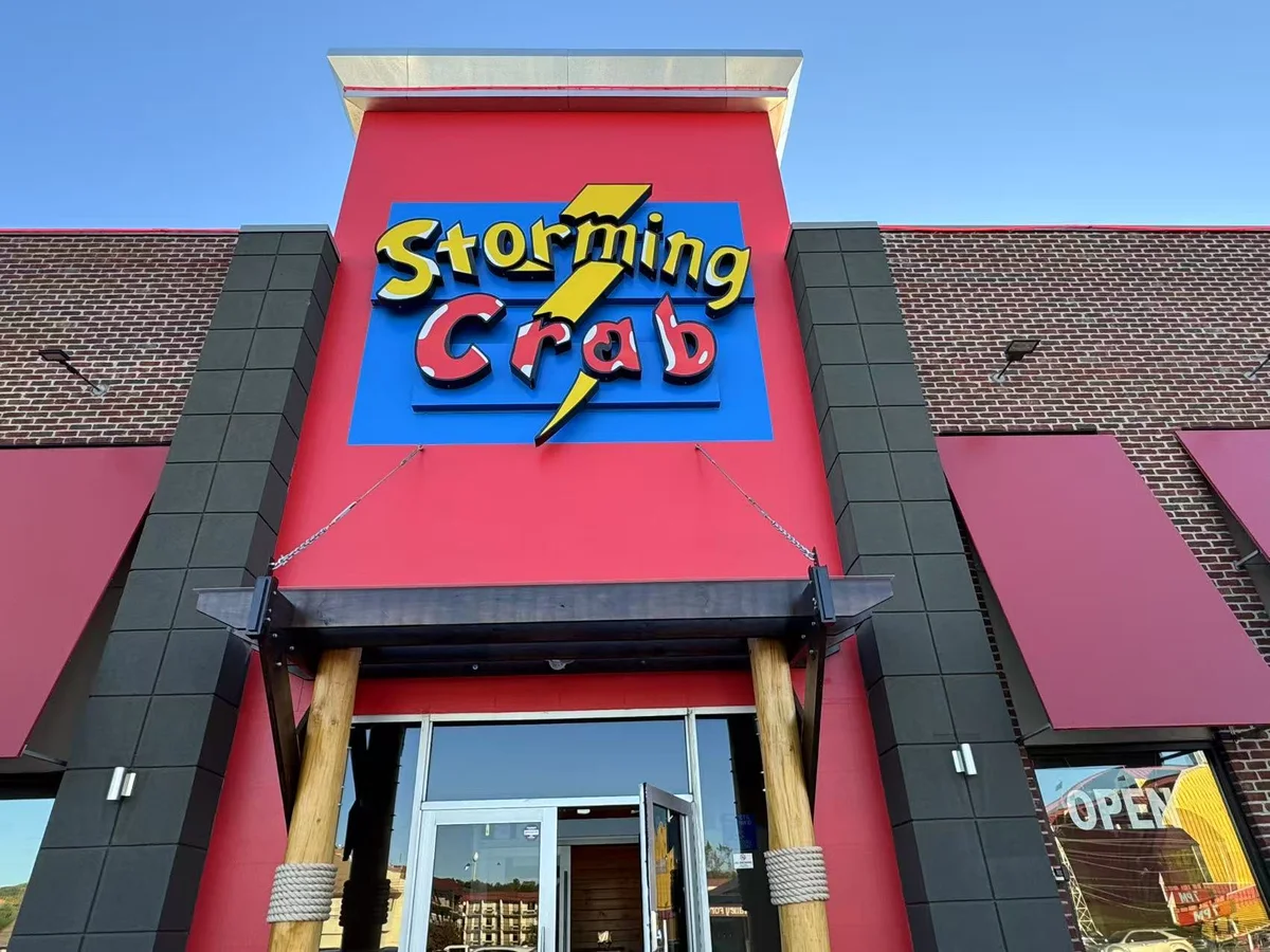 Storming Crab storefront in Pigeon Forge